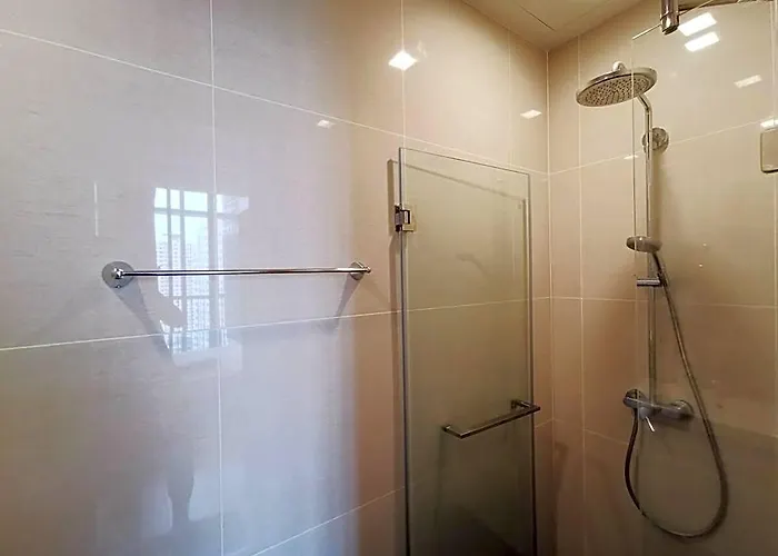 ホテル Rooftop Pool Gym Luxury Cozy 1br 1170@phromphong